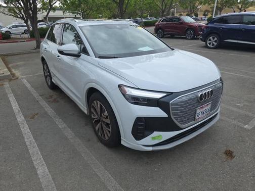 Glacier White Metallic 2023 Audi Q4 e-tron Premium Plus 40 RWD