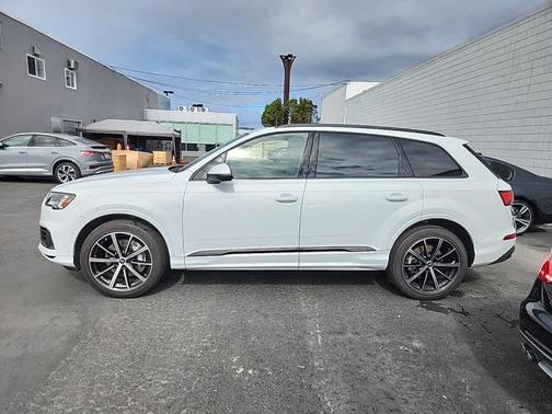 2023 Audi Q7 55 Premium Plus
