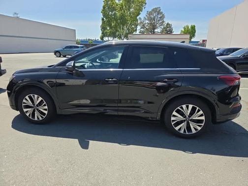 Mythos Black Metallic 2023 Audi Q4 e-tron Premium Plus 40 RWD