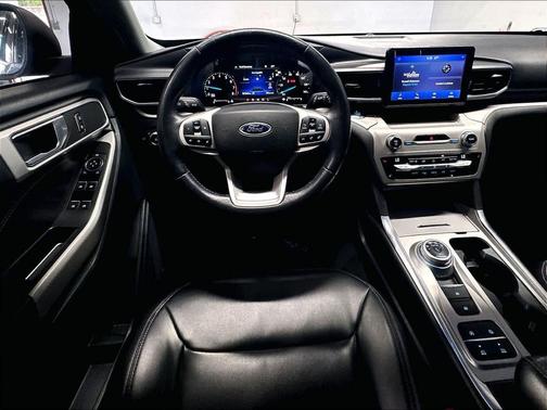 Agate Black 2021 Ford Explorer XLT