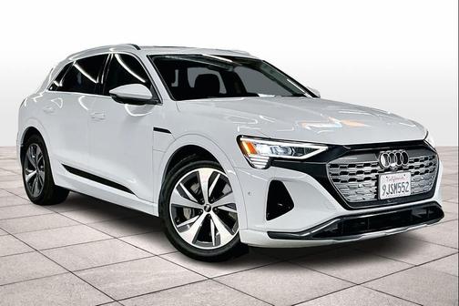 2024 Audi Q8 e-tron Premium Plus