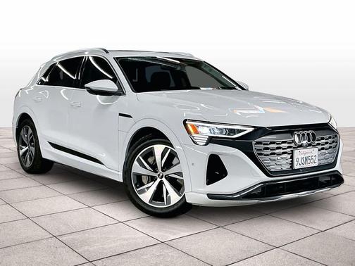 2024 Audi Q8 e-tron Premium Plus