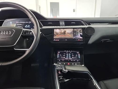 2022 Audi e-tron Premium