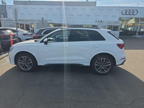2023 Audi Q3 Premium 45 TFSI S line quattro Tiptronic