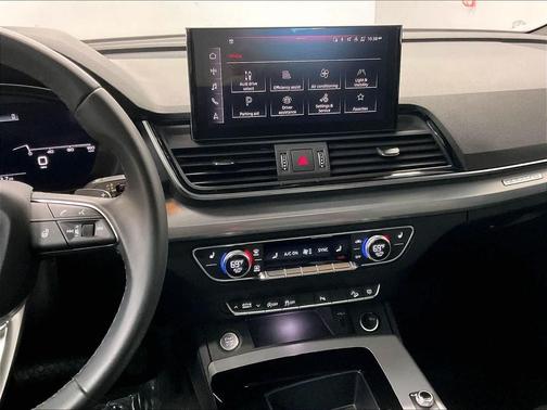 Glacier White Metallic 2025 Audi Q5 45 S line Premium