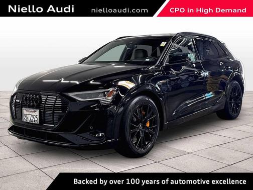 Mythos Black Metallic 2023 Audi e-tron Premiumwe