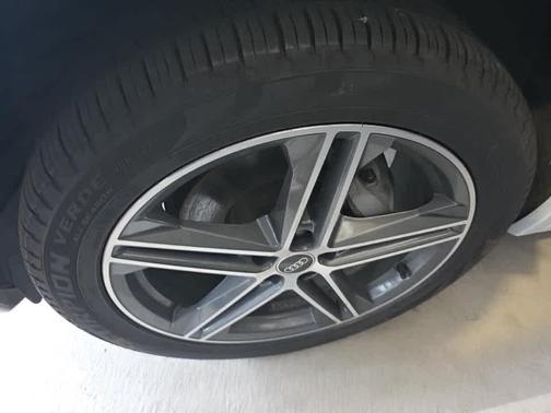 Glacier White Metallic 2023 Audi Q5 55 S line Premium Plus