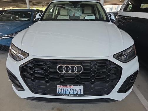 Glacier White Metallic 2023 Audi Q5 55 S line Premium Plus