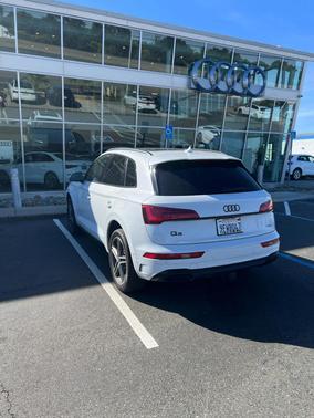 Glacier White Metallic 2023 Audi Q5 55 S line Prestige