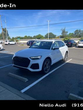 Glacier White Metallic 2023 Audi Q5 55 S line Prestige