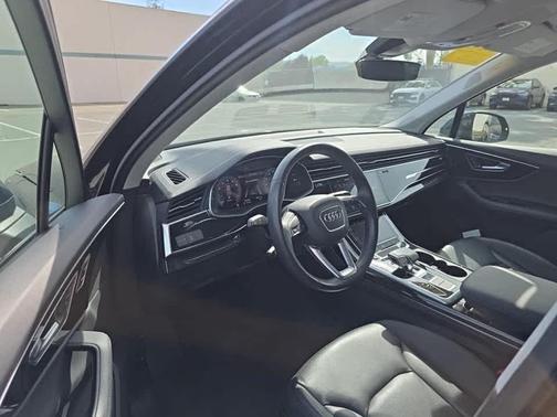 Mythos Black Metallic 2023 Audi Q7 55 Premium Plus