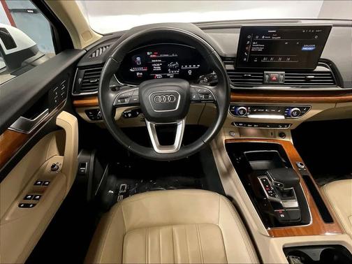 Glacier White Metallic 2023 Audi Q5 45 S line Premium Plus