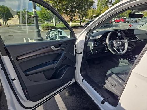 2023 Audi Q5 40 Premium