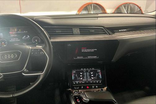 2021 Audi e-tron Premium Plus