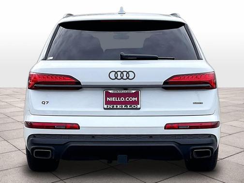 GLACIER WHITE 2026 Audi Q7 55 Premium Plus