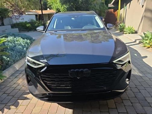 Manhattan Gray Metallic 2024 Audi Q8 e-tron Premium Plus