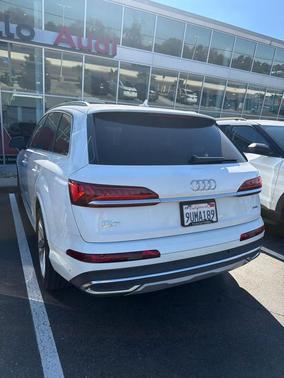 2023 Audi Q7 55 Premium Plus