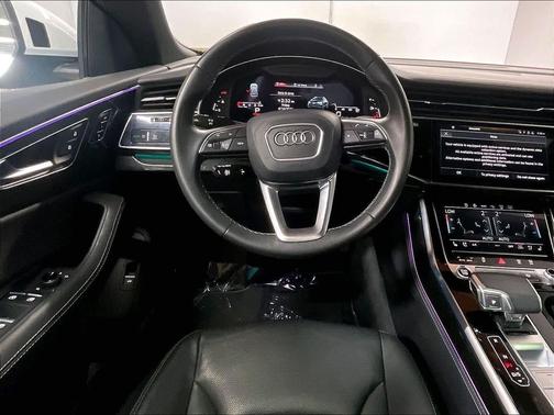 Glacier White Metallic 2022 Audi Q8 55 Prestige