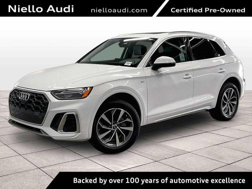 Glacier White Metallic 2023 Audi Q5 45 S line Premium Plus