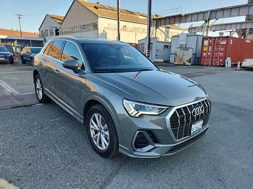 2023 Audi Q3 Premium 45 TFSI S line quattro Tiptronic