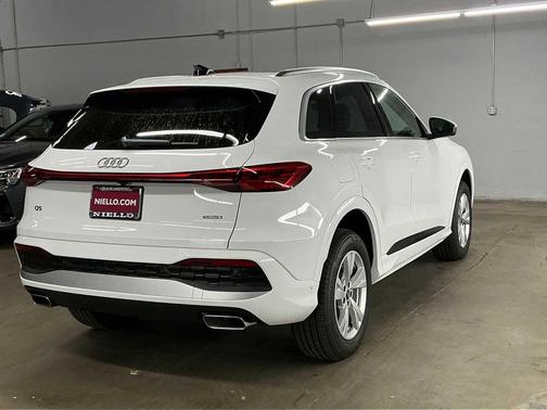 2025 Audi Q5 Premium TFSI quattro S tronic