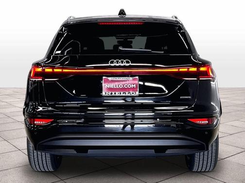 MYTHOS BLACK 2027 Audi Q6 e-tron Premium