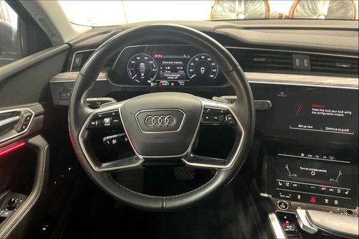 2022 Audi e-tron Premium Plus