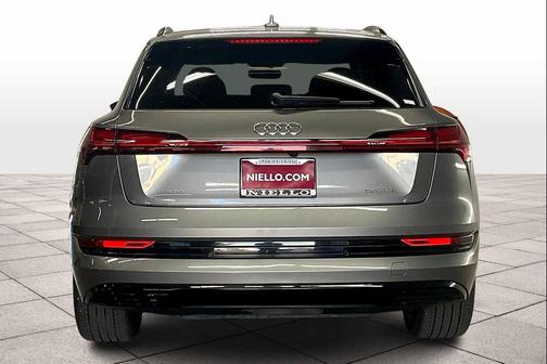 2022 Audi e-tron Premium Plus