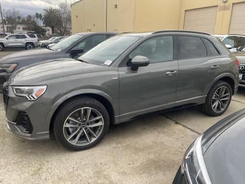 2025 Audi Q3 Premium 45 TFSI S line quattro Tiptronic