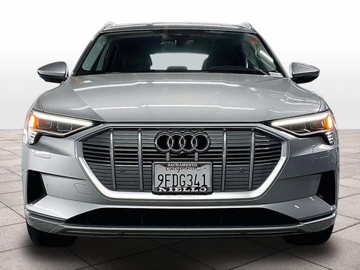 Florett Silver Metallic 2022 Audi e-tron Premium Plus