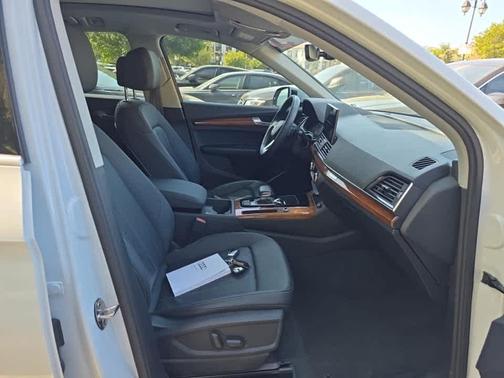 2023 Audi Q5 45 S line Premium