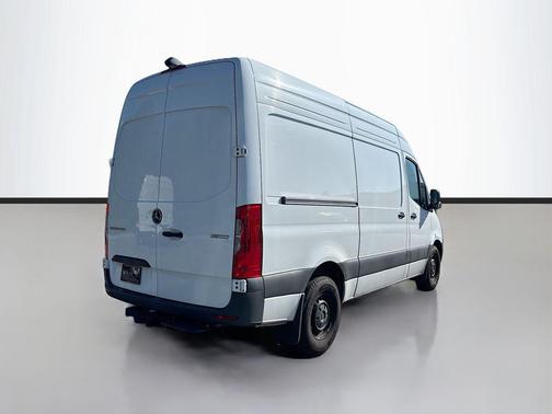 Arctic White 2024 Mercedes-Benz Sprinter 2500 Cargo 144 WB