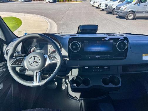 2025 Mercedes-Benz Sprinter 2500 Standard Roof