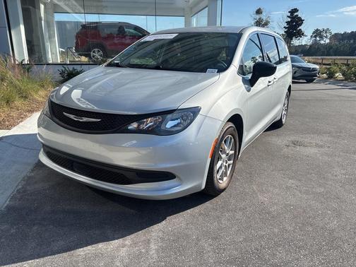 2024 Chrysler Voyager LX