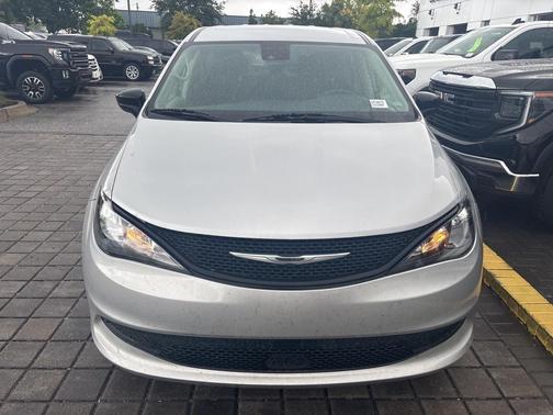 2024 Chrysler Voyager LX