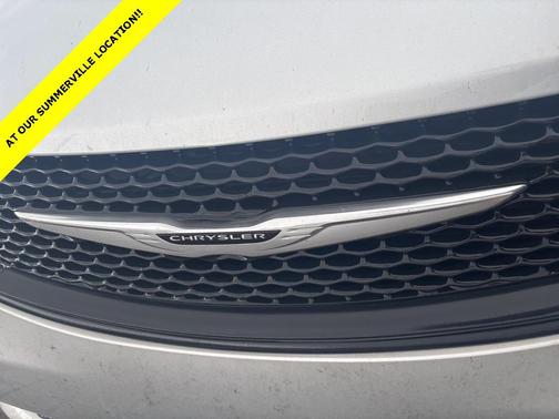 2024 Chrysler Voyager LX