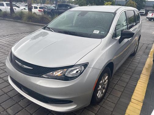 2024 Chrysler Voyager LX