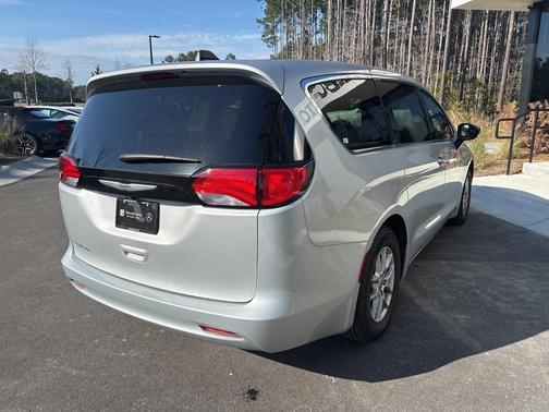 2024 Chrysler Voyager LX