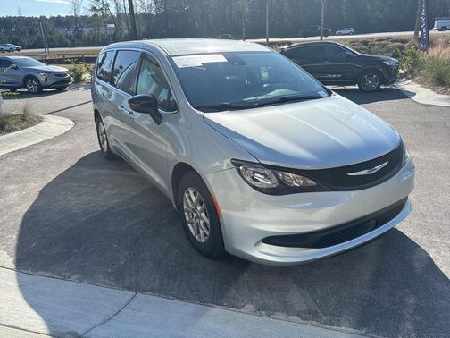 2024 Chrysler Voyager LX