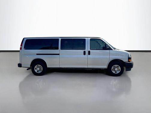 Silver Ice Metallic 2018 Chevrolet Express 3500 LS
