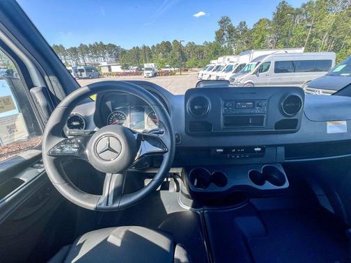 2025 Mercedes-Benz Sprinter 2500 Standard Roof