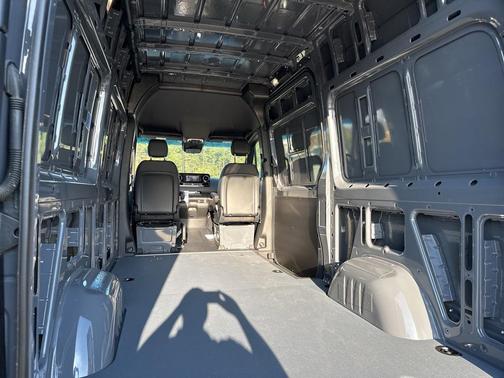 2022 Mercedes-Benz Sprinter 2500 Cargo 144 WB