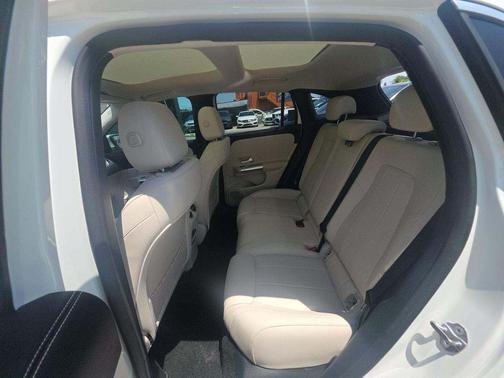 White 2022 Mercedes-Benz GLA 250 Base
