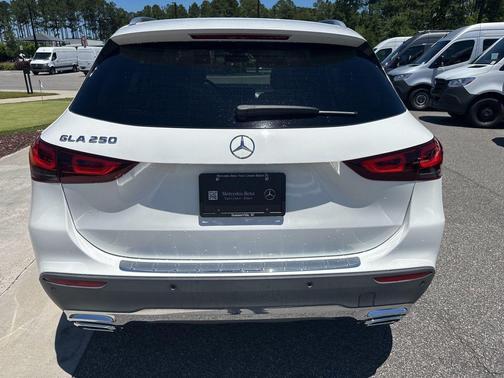 White 2022 Mercedes-Benz GLA 250 Base