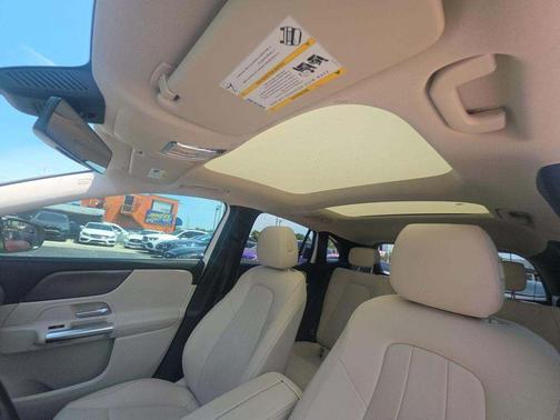 White 2022 Mercedes-Benz GLA 250 Base