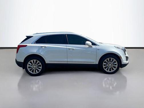 Crystal White Tricoat 2017 Cadillac XT5 Platinum