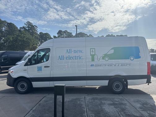 2024 Mercedes-Benz eSprinter 2500 Cargo 170 WB