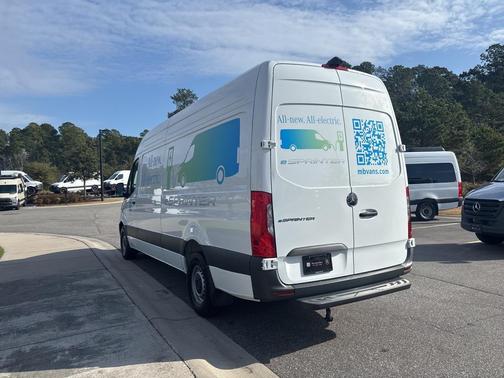2024 Mercedes-Benz eSprinter 2500 Cargo 170 WB