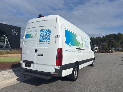 2024 Mercedes-Benz eSprinter 2500 Cargo 170 WB