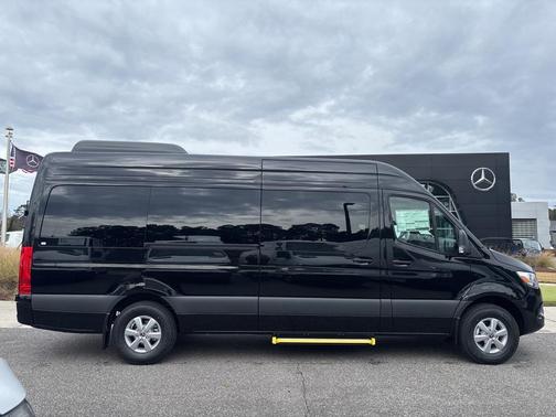 2026 Mercedes-Benz Sprinter 2500 Passenger 170 WB